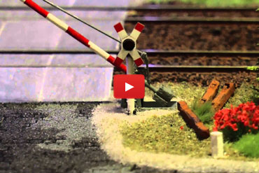 DR Schrankenanlage - Bahnschranke mit Nachwippen